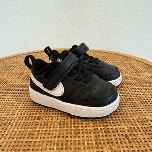 Nike Court Borough Low Sneakers